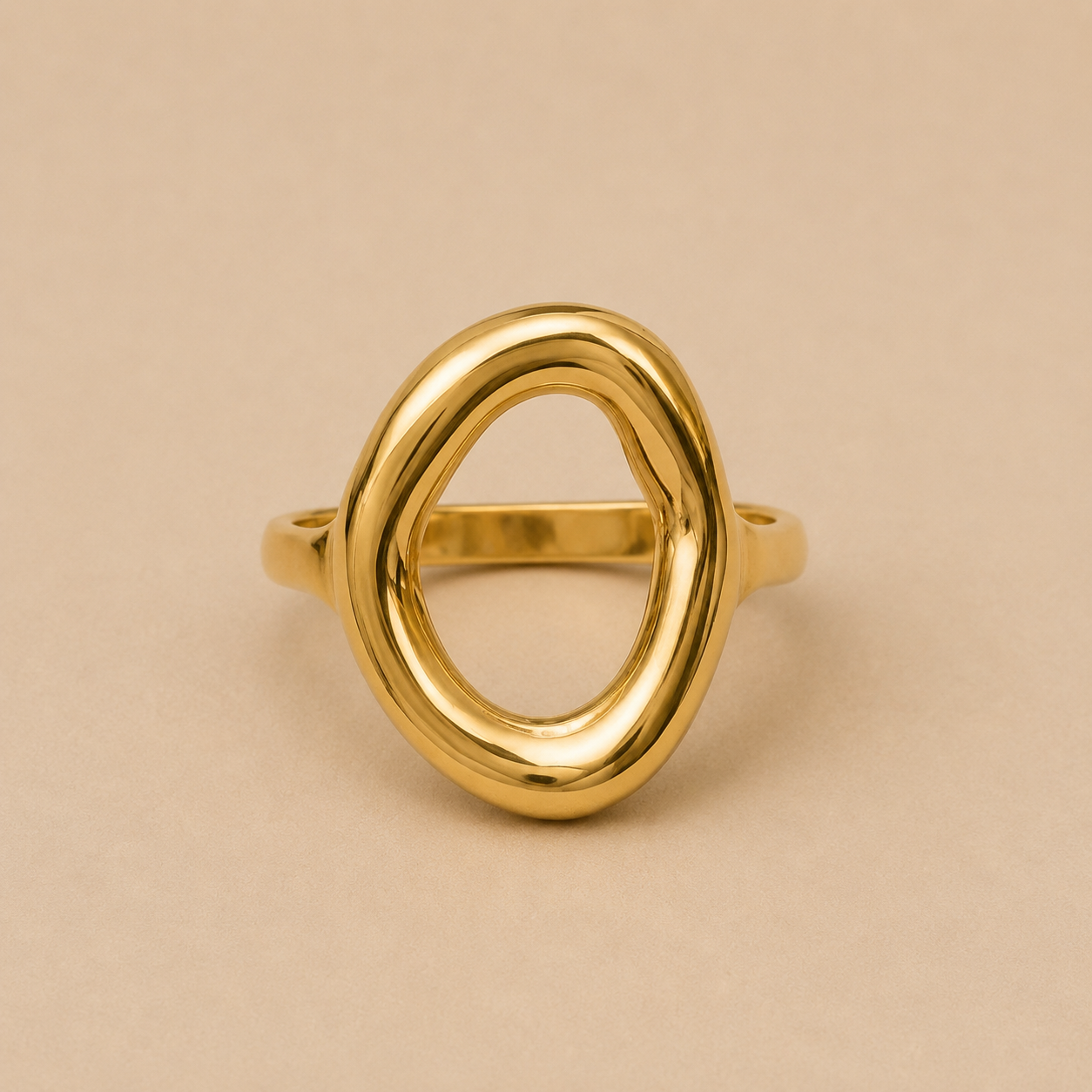 Anillo Nara de acero inoxidable bañado en oro de 18K no decolora