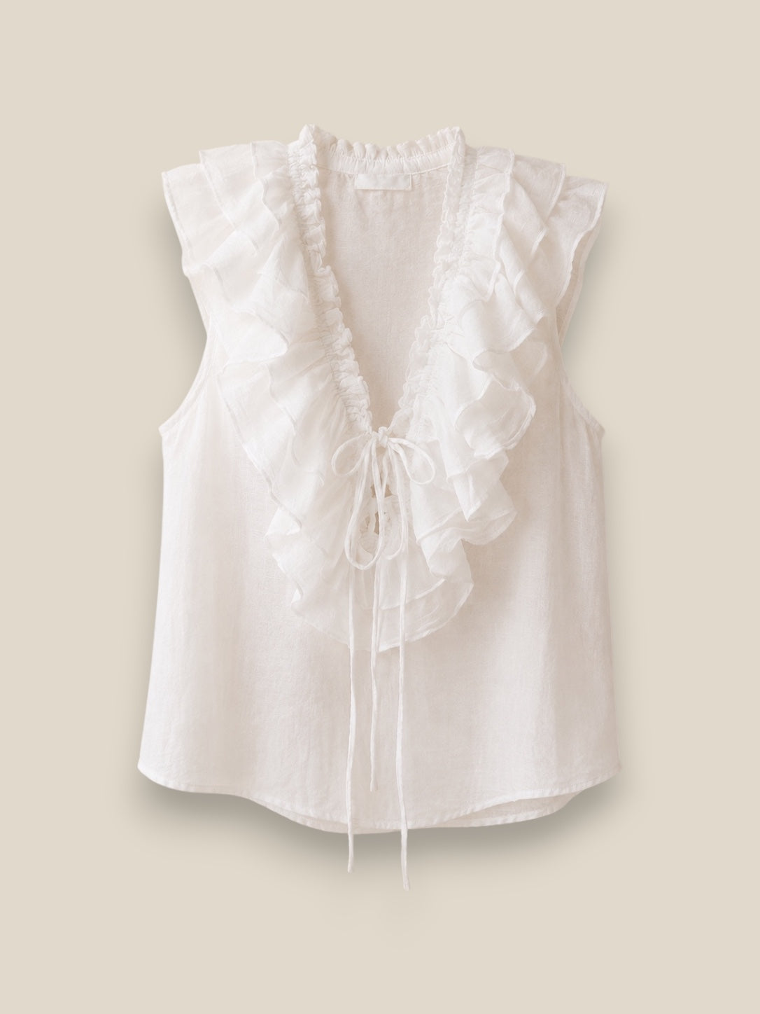 Blusa Roma blanca sin mangas con volantes en escote V y lazo de cinta en 100% algodón
