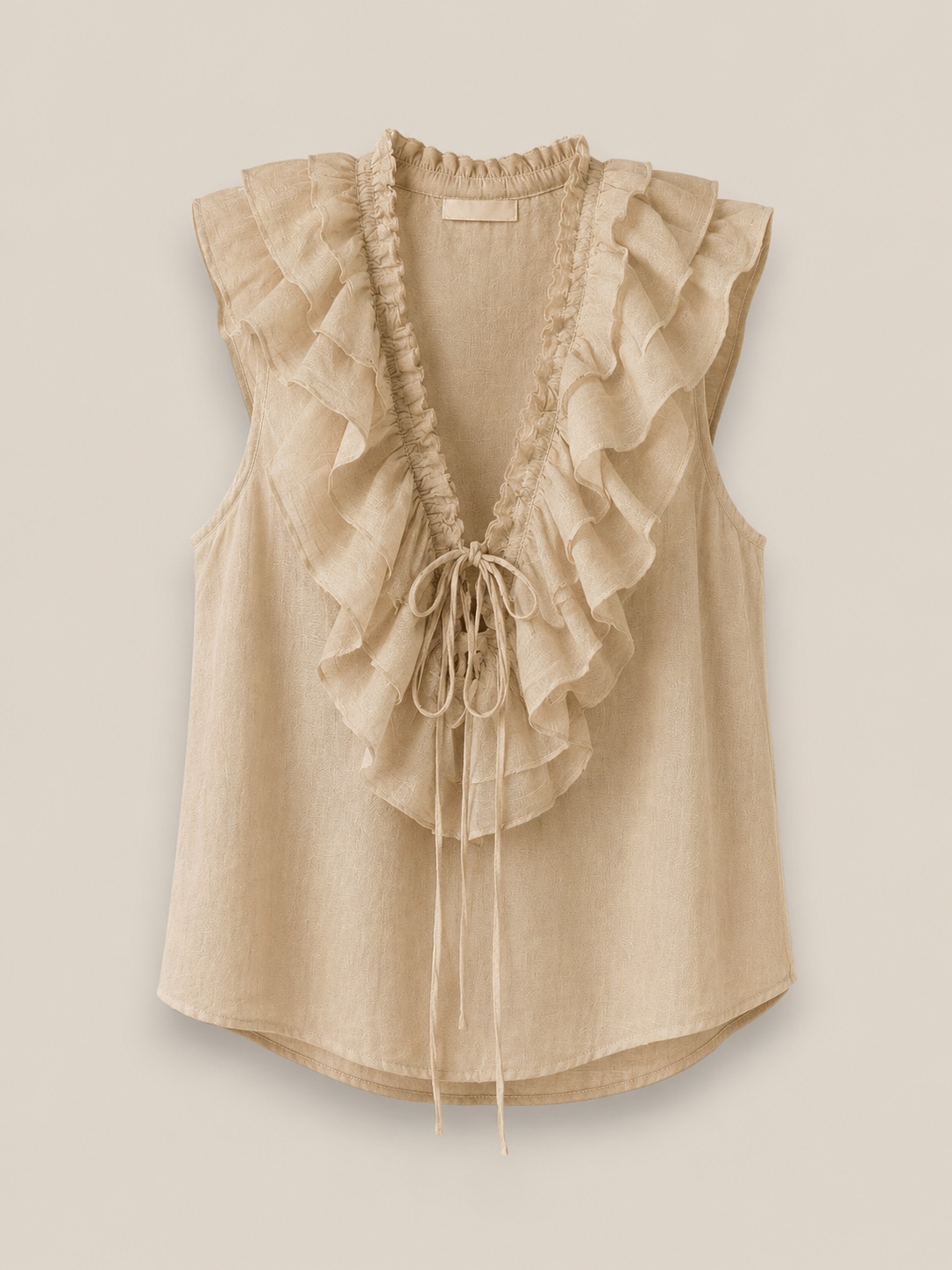 Blusa Roma chocolate sin mangas con volantes en escote V y lazo de cinta en 100% algodón camel claro

