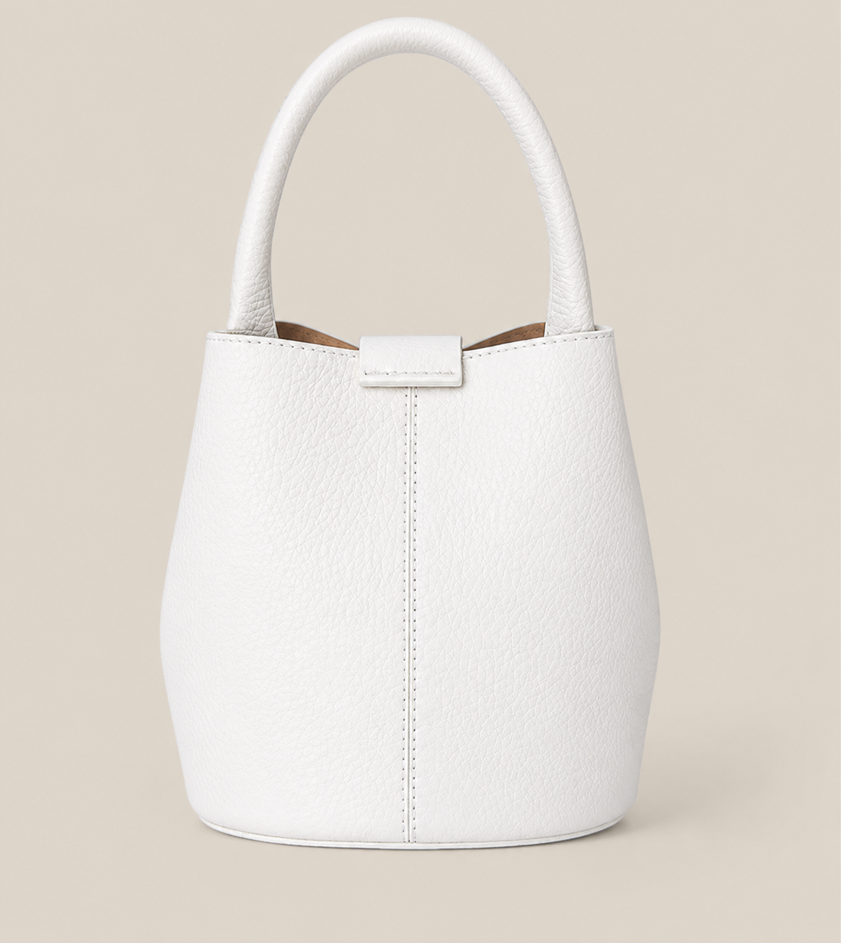 Bolso Bombonera Valeria de piel granulada en color blanco con doble cierre, vista frontal