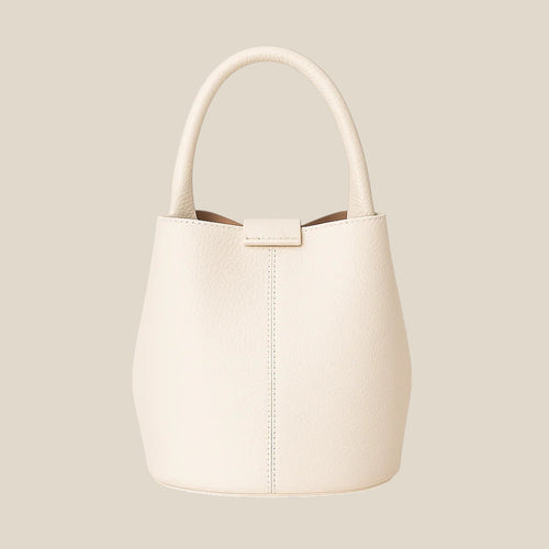 Bolso Bombonera Valeria de piel granulada en color blanco roto con doble cierre, vista frontal
