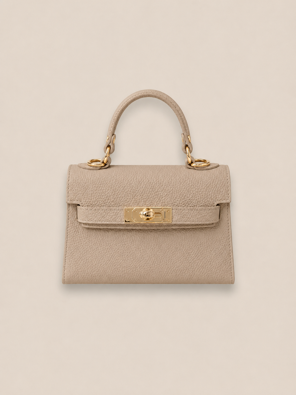 Bolso Kelly beige de piel estructurado con asa corta y detalles metálicos dorados, vista frontal