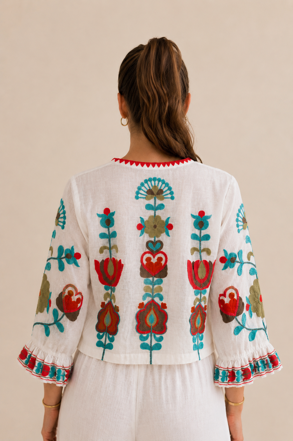Chaqueta 100% algodón  procedente de la india con bordados parte trasera