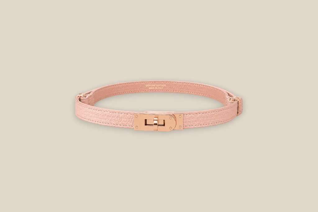 Cinturón Kelly de piel genuina con hebilla dorada rosa vista frontal sobre fondo neutro