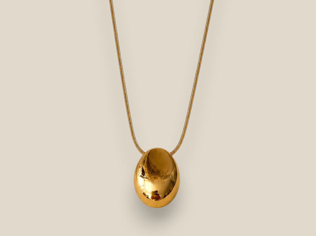 Collar Aura de acero inoxidable bañado en oro de 18k resistente al agua