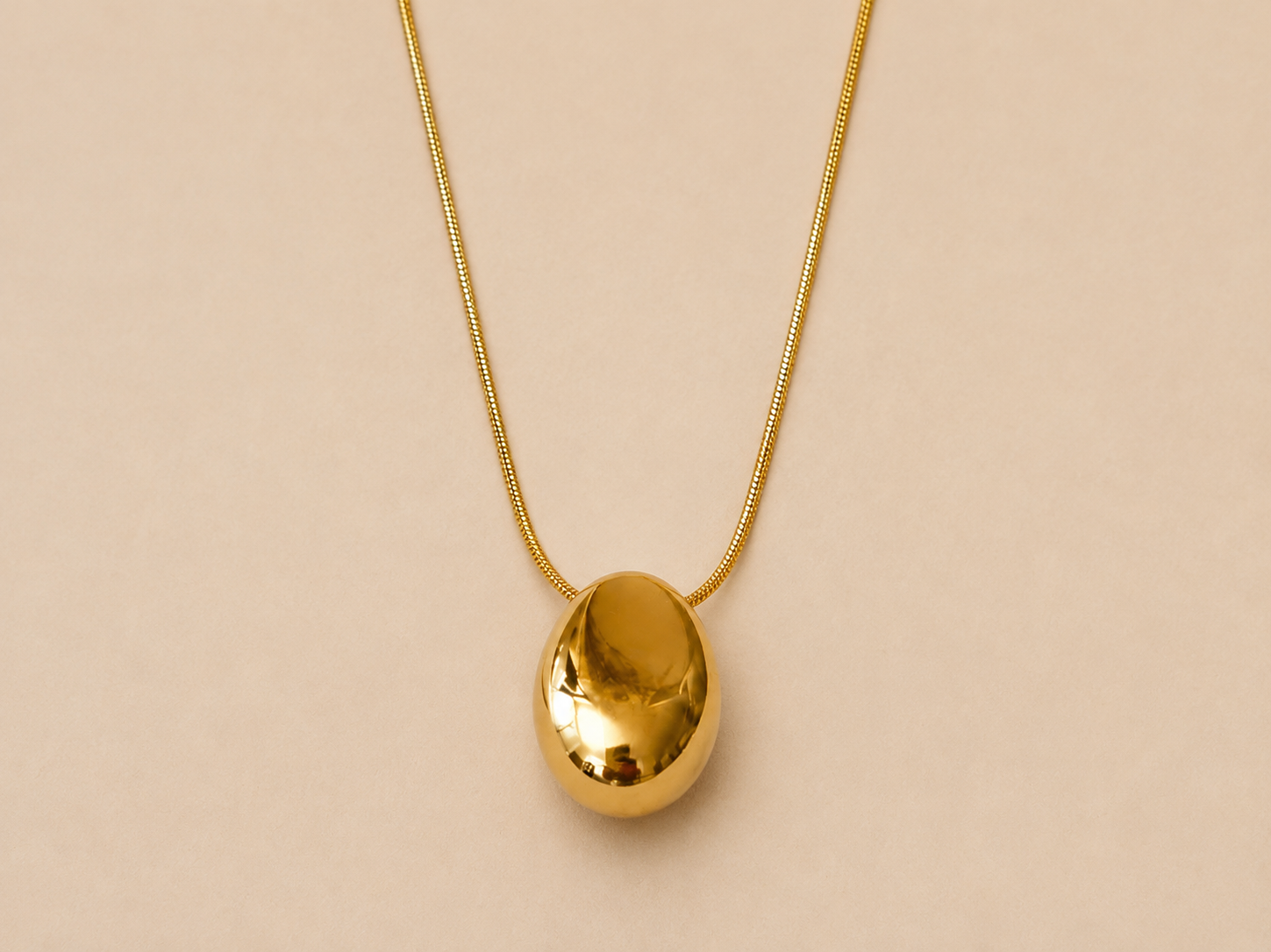 Collar Aura de acero inoxidable bañado en oro de 18k resistente al agua y no se oxida
