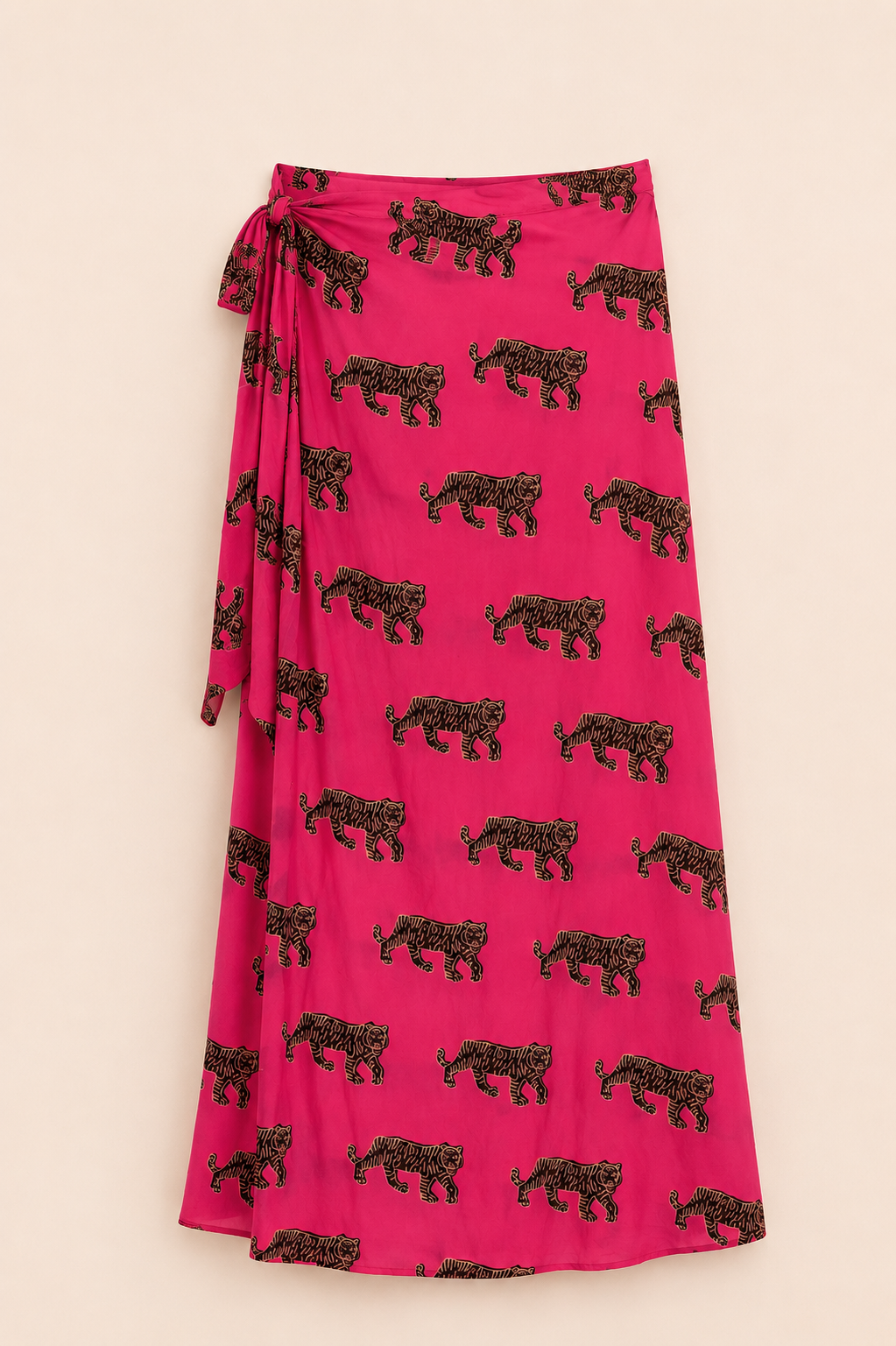 Detalle del estampado de tigres de la Falda Kanha, ribete de leopardo en el bajo