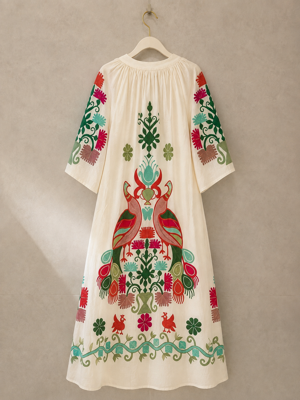  El Vestido Delhi nace de manos artesanas en la India, bordado con pavos reales 100% algodón