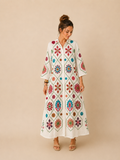Modelo con Vestido bordado 100% algodón indio 