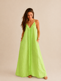 Modelo con Vestido en lino 100% en colores flúor 