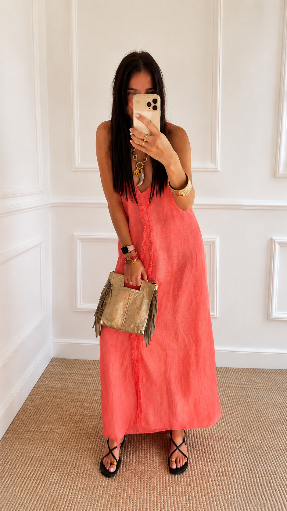 Modelo con Vestido en lino 100% en colores flúor coral