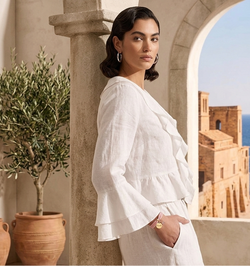 Modelo con la blusa lino 100% Calma - look completo
