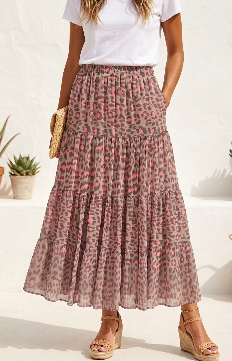Modelo vistiendo la Falda Aurelia Pink, look dulce, femenino y original