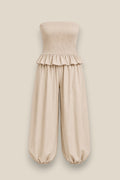 Mono Kenia beige, top bandeau con fruncido elástico y pantalón harem abullonado