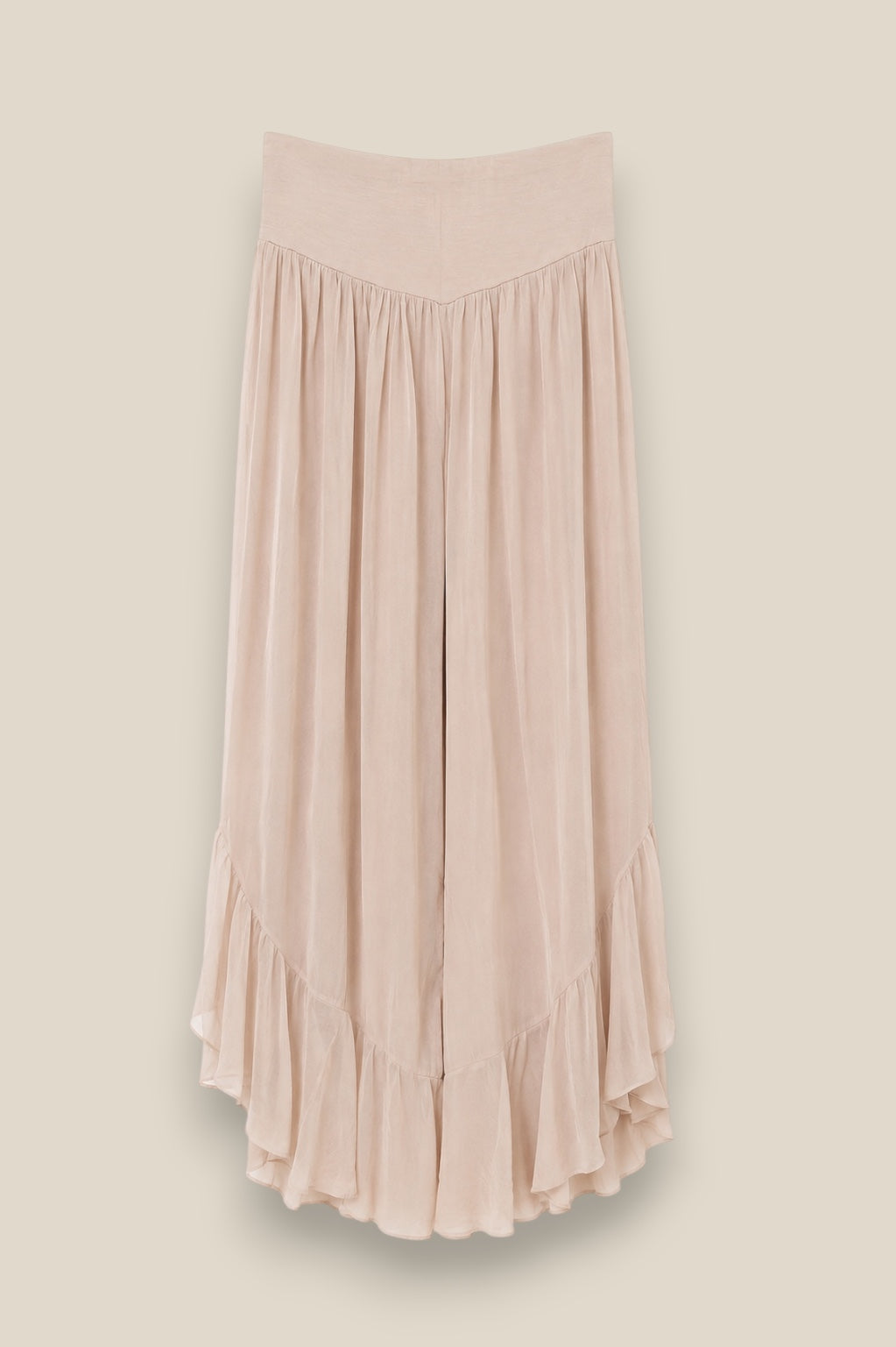 Pantalón de seda natural fluida con cintura alta elástica y acabado acampanado con volante beige
