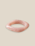 Pulsera Resina Dalia en rosa suave con efecto resina y forma irregular única