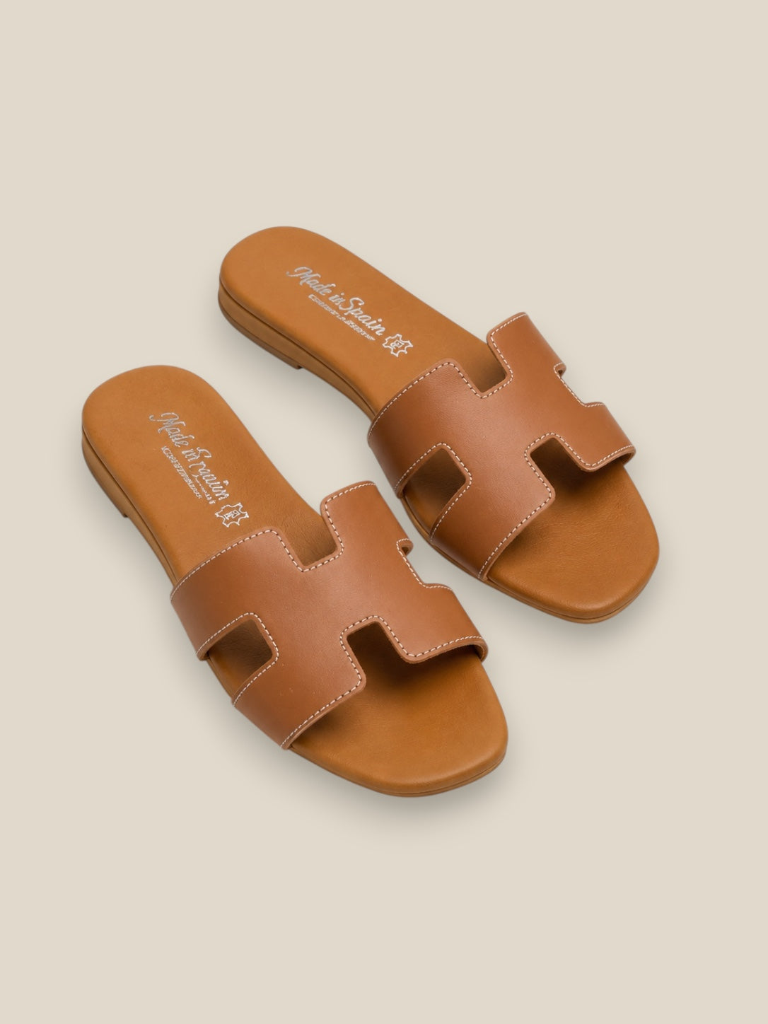 Sandalia Esenzia de piel camel,fabricada en España