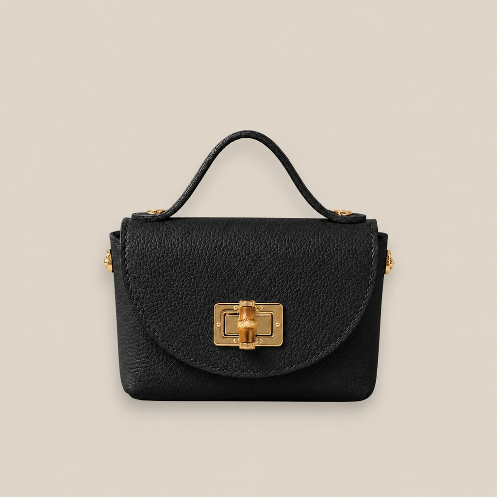 bolso de piel negro con detalle de bambú y broche dorado