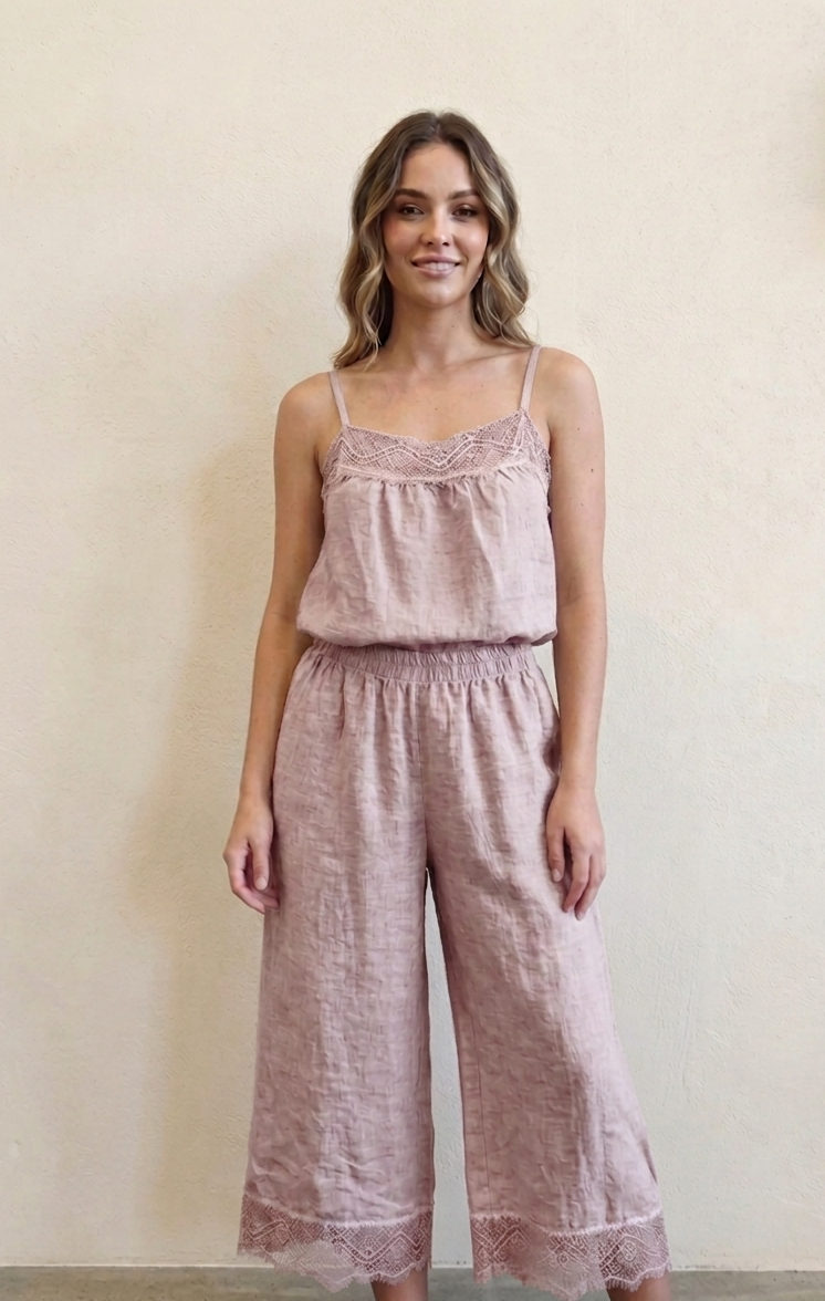 Modelo con el Conjunto lino Aura rosa apagado - look completo"