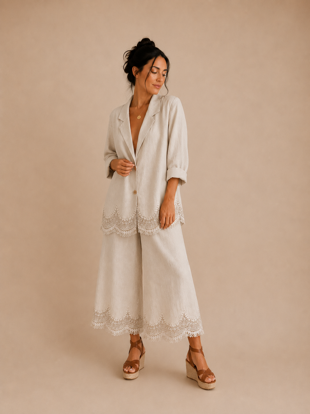 modelo con Blazer lino 100% natural  oversize